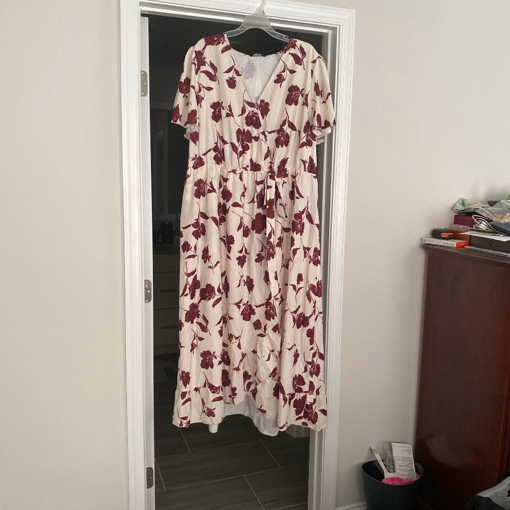 Plus size Cream Floral Maxi Dress